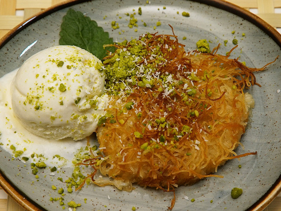 Kunefe Mit Weissem Schokoladen Kokos Eis Von Dasperfektedinner Chefkoch 