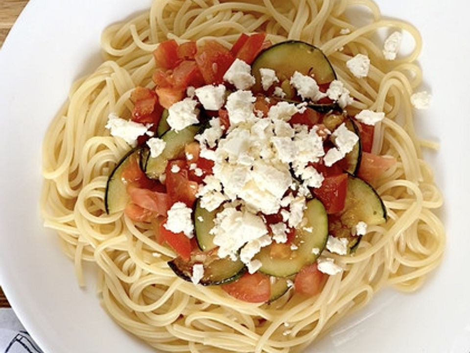Spaghetti mit Zucchini, Tomaten und Feta von Loeffelgenuss| Chefkoch