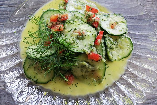 Gurken-Dill-Salat mit Gurken-Dill-Dressing von Anaid55 | Chefkoch