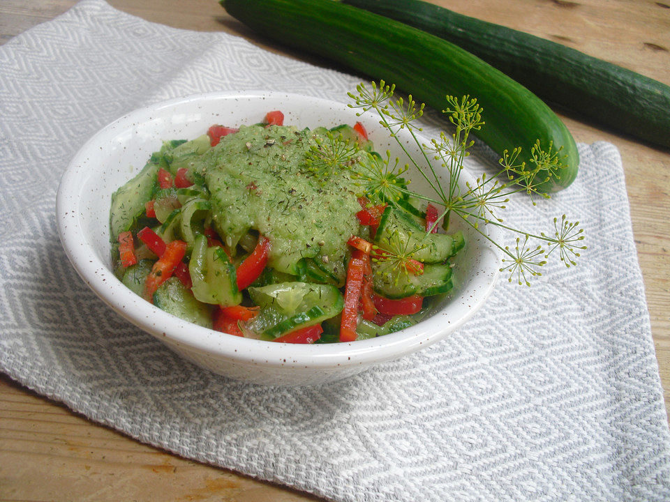Gurken-Dill-Salat mit Gurken-Dill-Dressing von Anaid55| Chefkoch Gurken-Dill-Salat mit Gurken-Dill-Dressing von Anaid55| Chefkoch