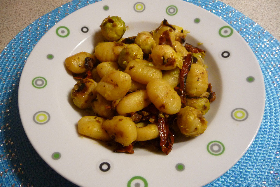 Gnocchi-Pfanne mit Rosenkohl