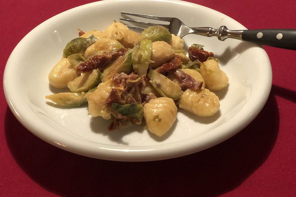 Gnocchi-Pfanne mit Rosenkohl