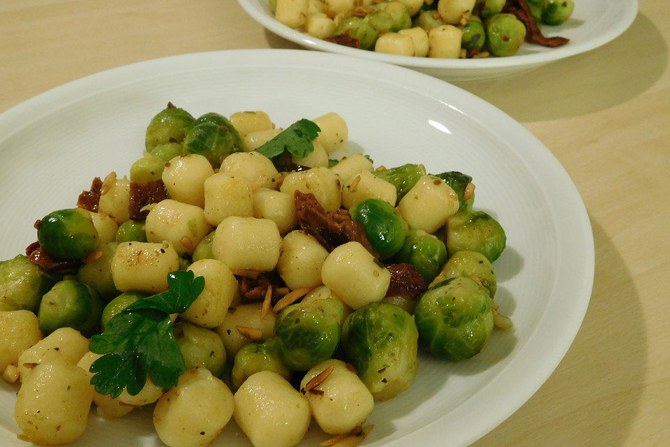 Gnocchi-Pfanne mit Rosenkohl