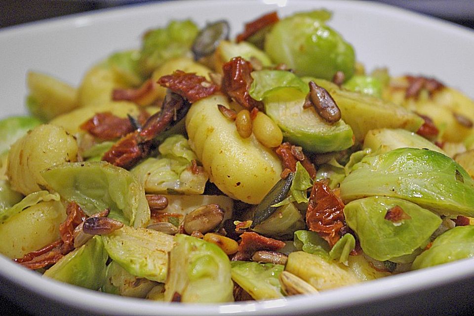 Gnocchi-Pfanne mit Rosenkohl