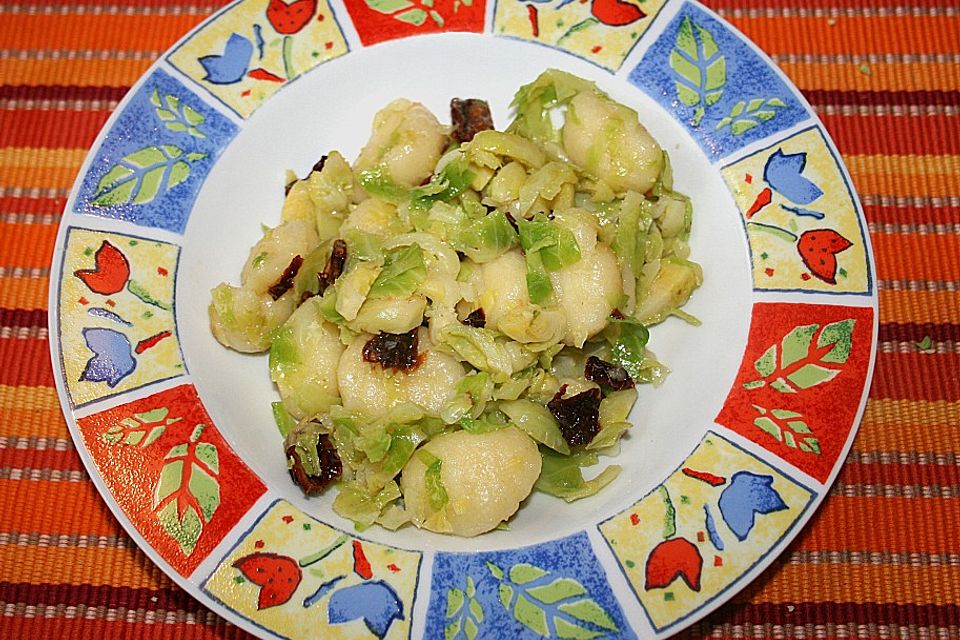 Gnocchi-Pfanne mit Rosenkohl