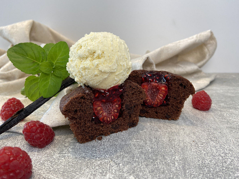 Himbeer-Schoko-Cupcake mit Vanilleeis von CUCAP| Chefkoch