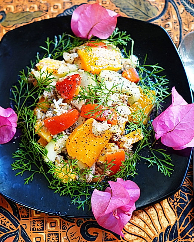 Exotischer gemischter Salat mit Thunfisch und Mango