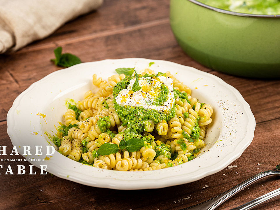 Erbsensauce-mit-Minze-und-Ricotta