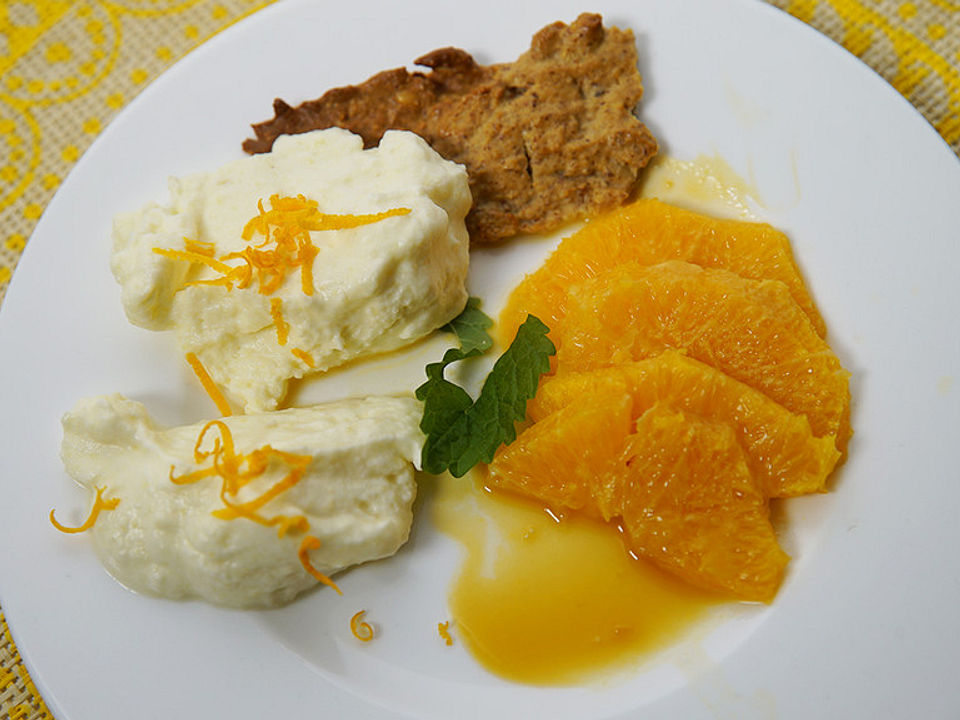 Zitronencreme auf Mandelcrunch mit Orangensalat und Karamellsauce von ...