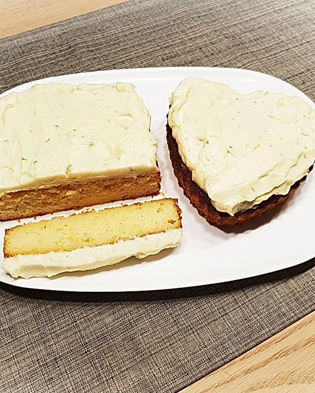 Zitronen-Joghurt-Kuchen mit Limettentopping aus Frischkäse und weißer Schokolade