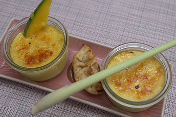 Zweierlei Creme brûlée mit Bananen-Jiaozi