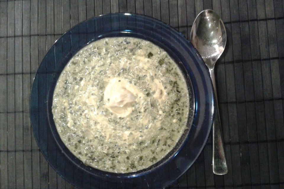 Libanesiche Spinat - Joghurt - Suppe