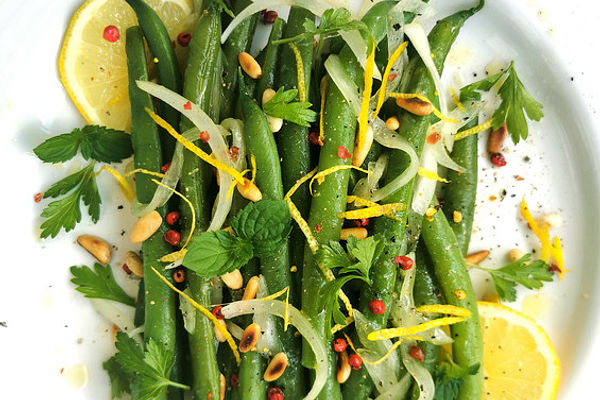 Grüne Bohnen mit Pinienkernen und Zitrone von chez-mamie | Chefkoch