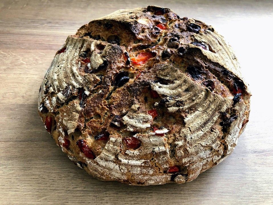 Oliven-Tomaten-Brot mit Sauerteig von Onkelheini56| Chefkoch