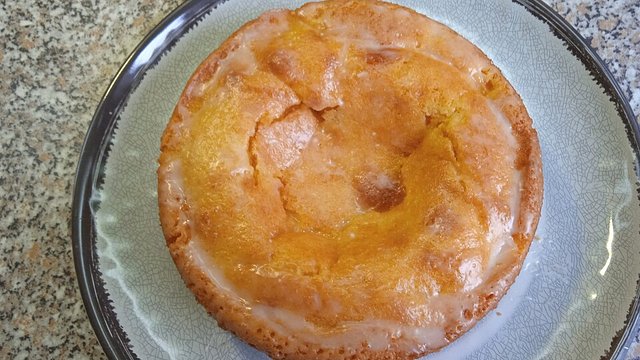 Kleiner blitzschneller Rührkuchen mit Mandarinen und Mandarinenglasur ...