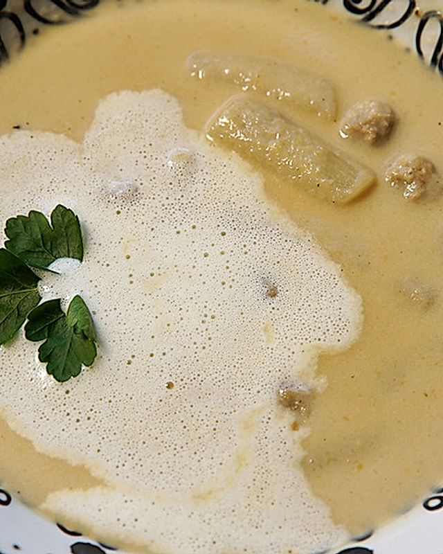 Weiße Suppe mit Flûte