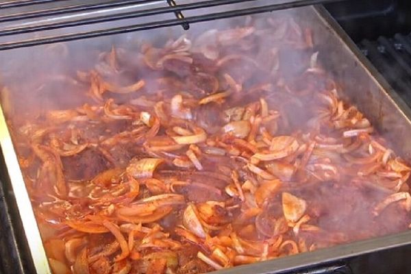 Geschmortes Zwiebelfleisch aus dem Backofen von winslowl40 | Chefkoch Geschmortes Zwiebelfleisch aus dem Backofen von winslowl40 | Chefkoch