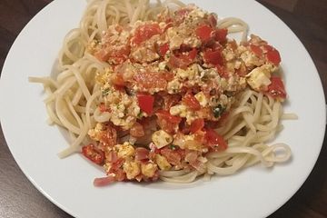Spaghetti mit gebackenem Feta und Tomaten