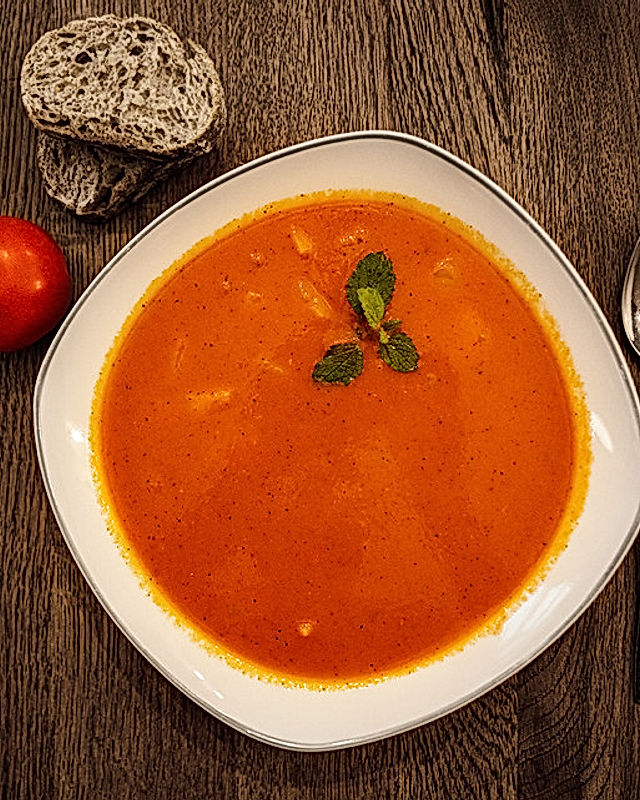 Peperoni-Paprika-Tomaten Suppe