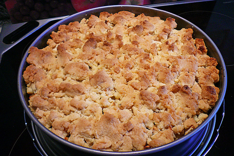 Apfel-Streuselkuchen mit Pudding