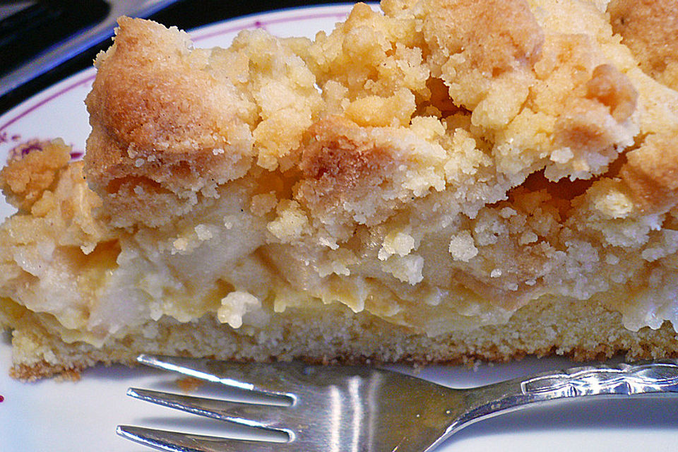 Apfel-Streuselkuchen mit Pudding