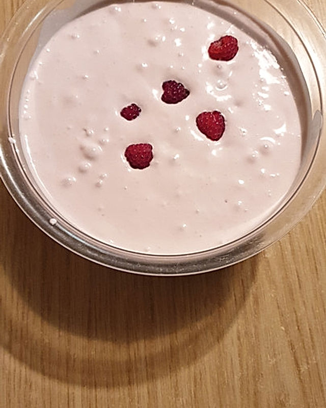 Joghurt-Mousse mit Himbeeren