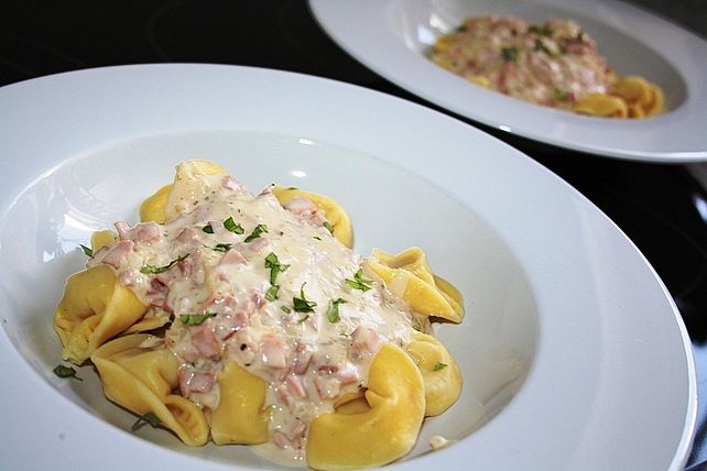 Tortellini mit Schinken - Schimmelkäse - Sahne - Soße von Espylakopa ...