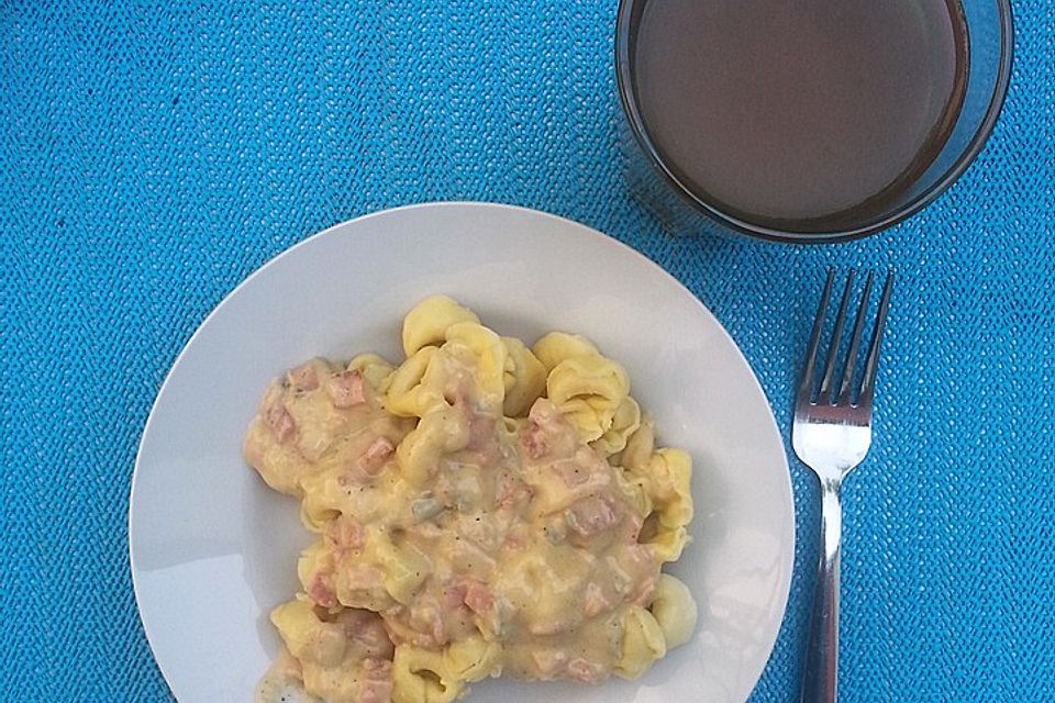 Tortellini mit Schinken - Schimmelkäse - Sahne - Soße