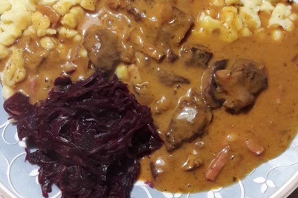 Delikates Wildgulasch mit Spätzle