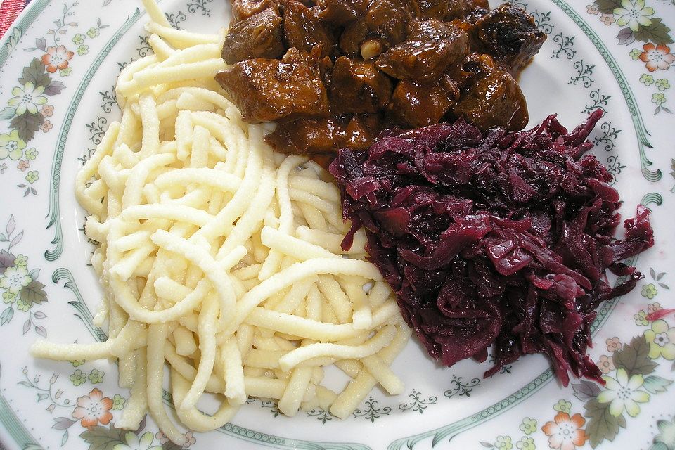 Delikates Wildgulasch mit Spätzle