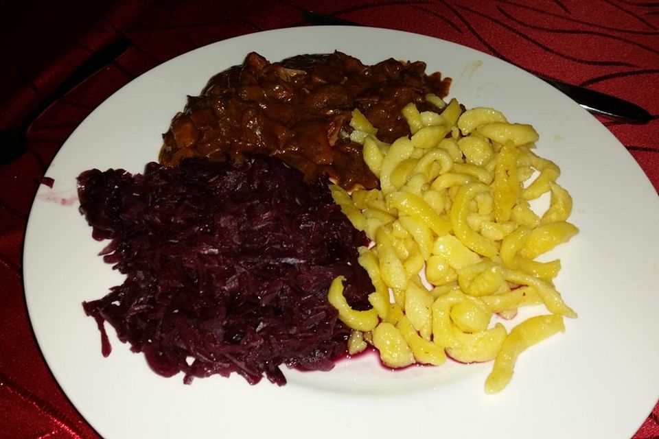 Delikates Wildgulasch mit Spätzle