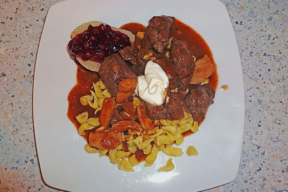 Delikates Wildgulasch mit Spätzle