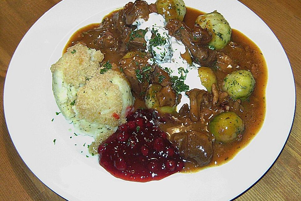 Delikates Wildgulasch mit Spätzle