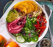 Quinoa Salat-Bowl mit Kaki