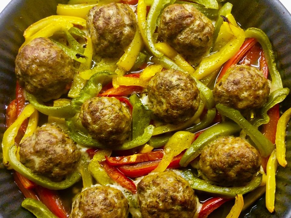 Fleischbällchen orientalische Art auf Paprikastreifen von Pannepot ...