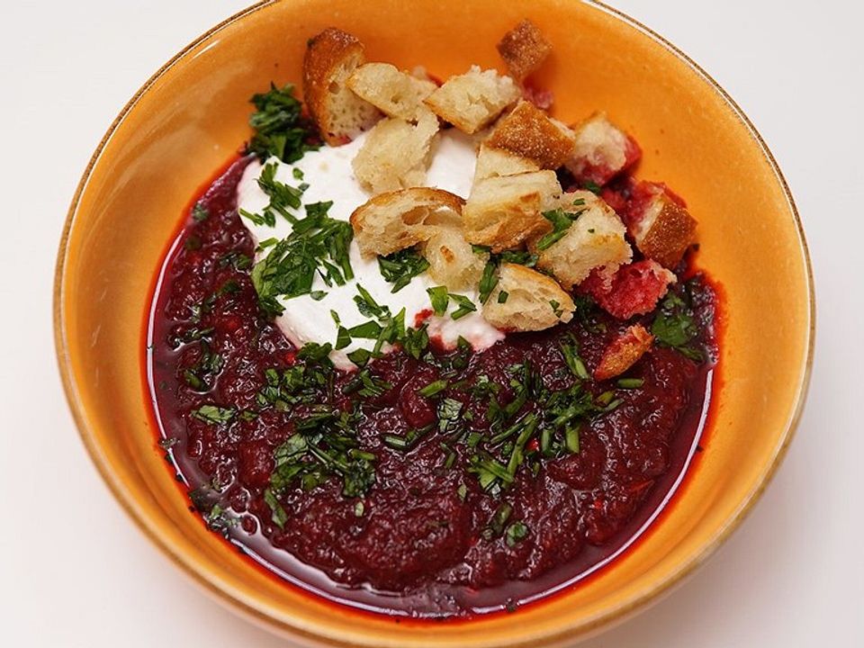 Herzhafte Rote Bete-Kaltschale mit Gartenkräutern von DasperfekteDinner ...