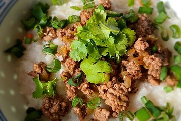 Chao Thit Bam - Vietnamesische Reissuppe mit Hackfleisch