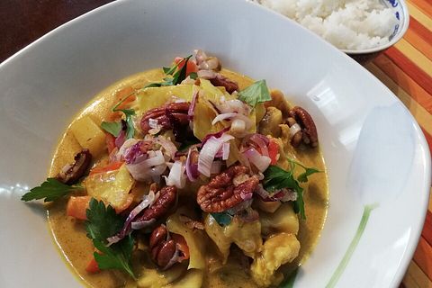 Thai Curry Mit Ananas Und Kokosmilch