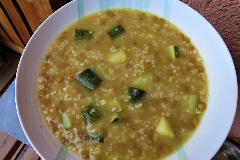 Zucchinisuppe mit Zitrone, iranisch