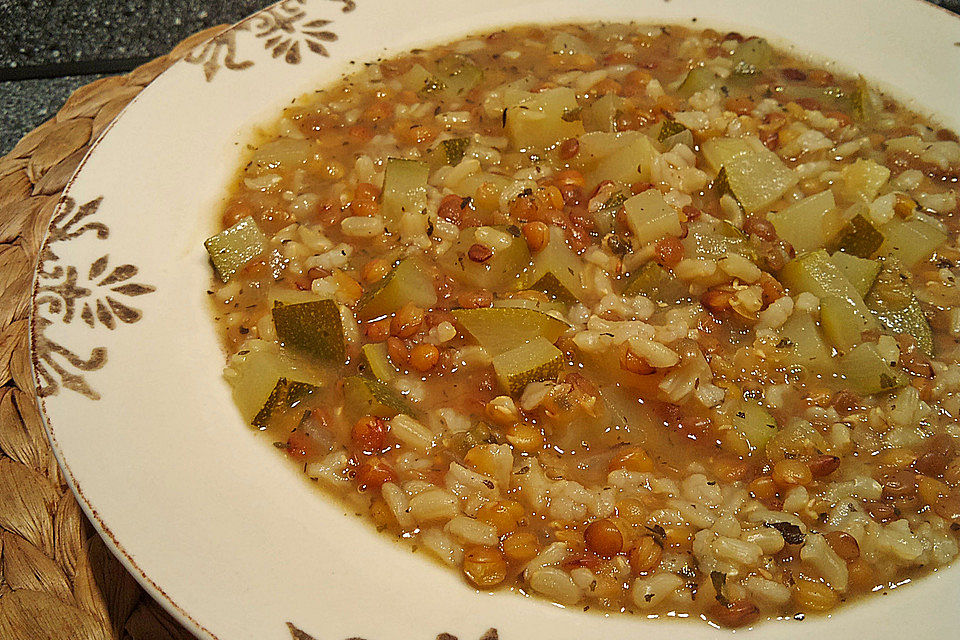 Zucchinisuppe mit Zitrone, iranisch