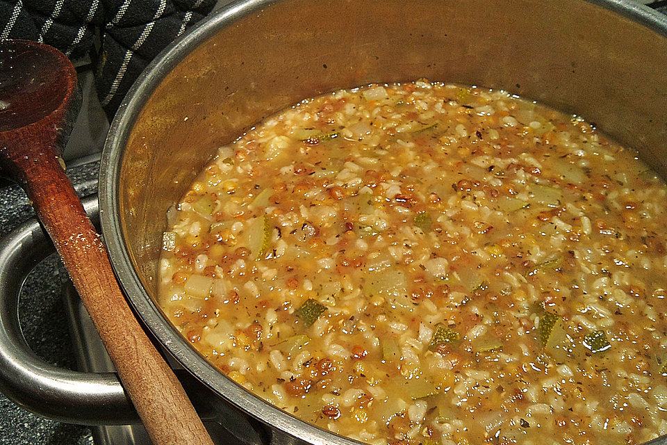 Zucchinisuppe mit Zitrone, iranisch