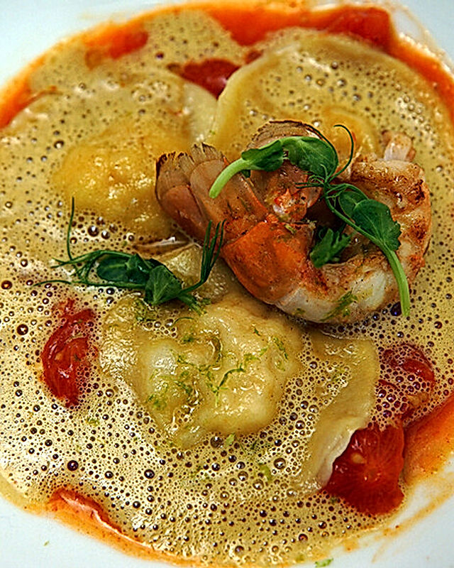 Krustentierravioli mit Jus Crustace und Kirschtomaten