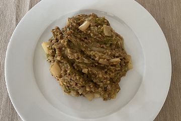Römisches Getreide-Risotto "Augsburg" mit Rollgerste, Schrobenhausener Spargel, Bier und Emmentaler