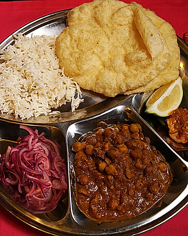Chole Bathure à la Mama Dally - Kichererbsen mit frischem Brot aus Punjab und Reis