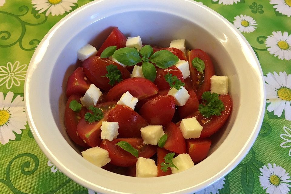 Mozzarella - Kirschtomaten - Salat