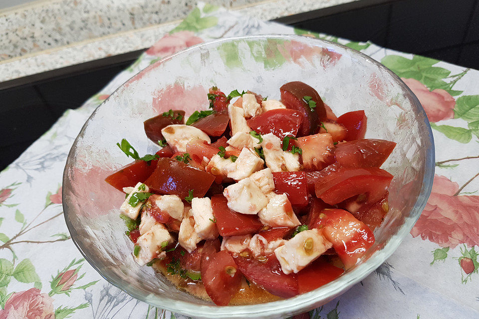 Mozzarella - Kirschtomaten - Salat