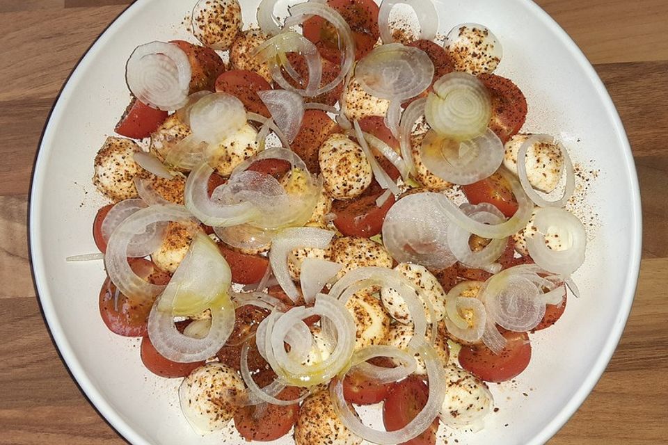 Mozzarella - Kirschtomaten - Salat