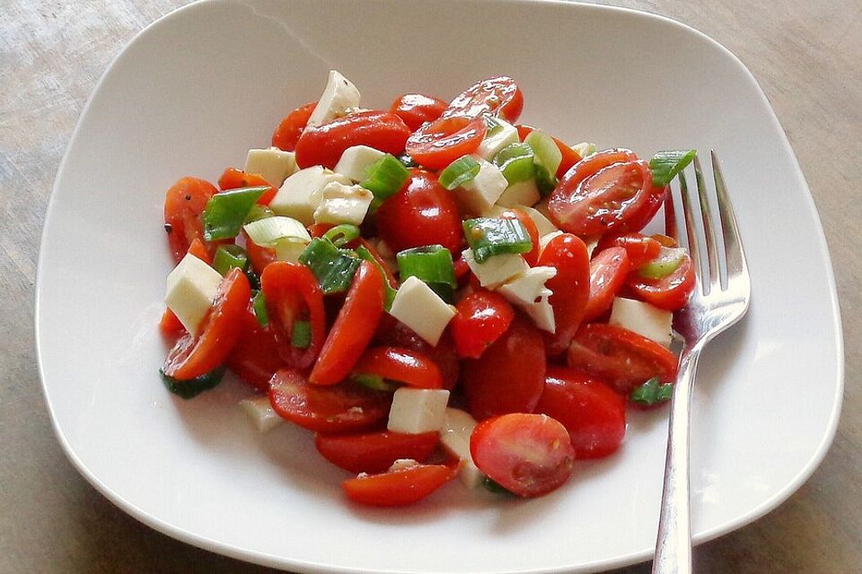 Mozzarella - Kirschtomaten - Salat