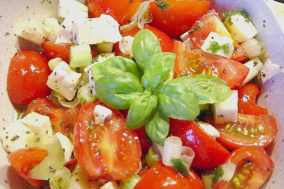 Mozzarella - Kirschtomaten - Salat