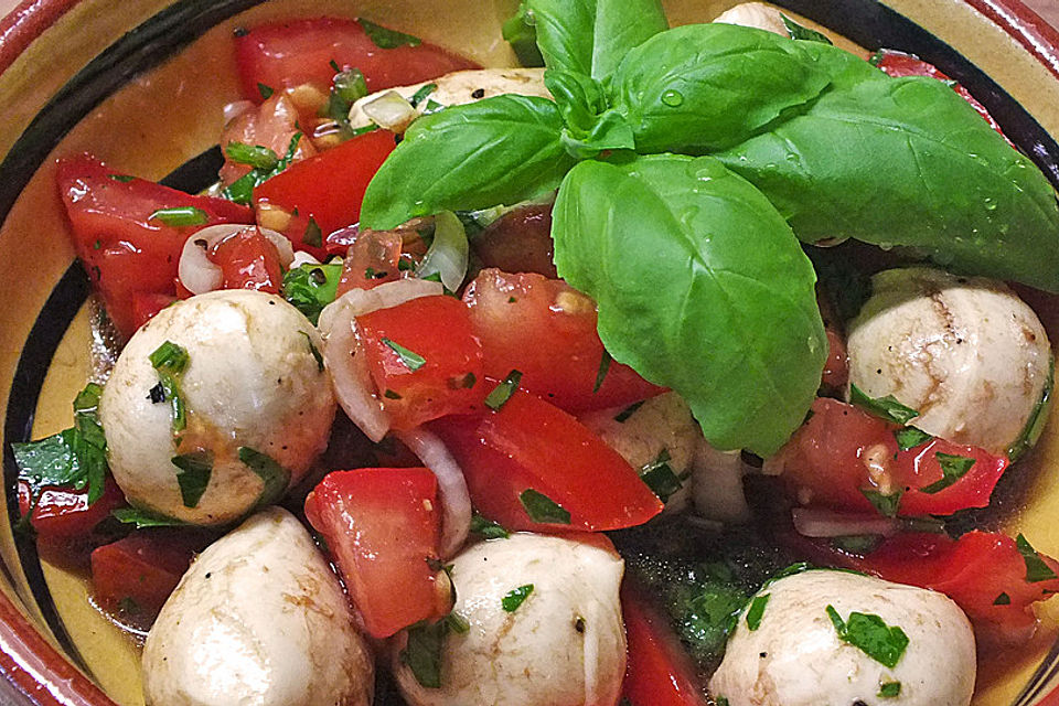 Mozzarella - Kirschtomaten - Salat